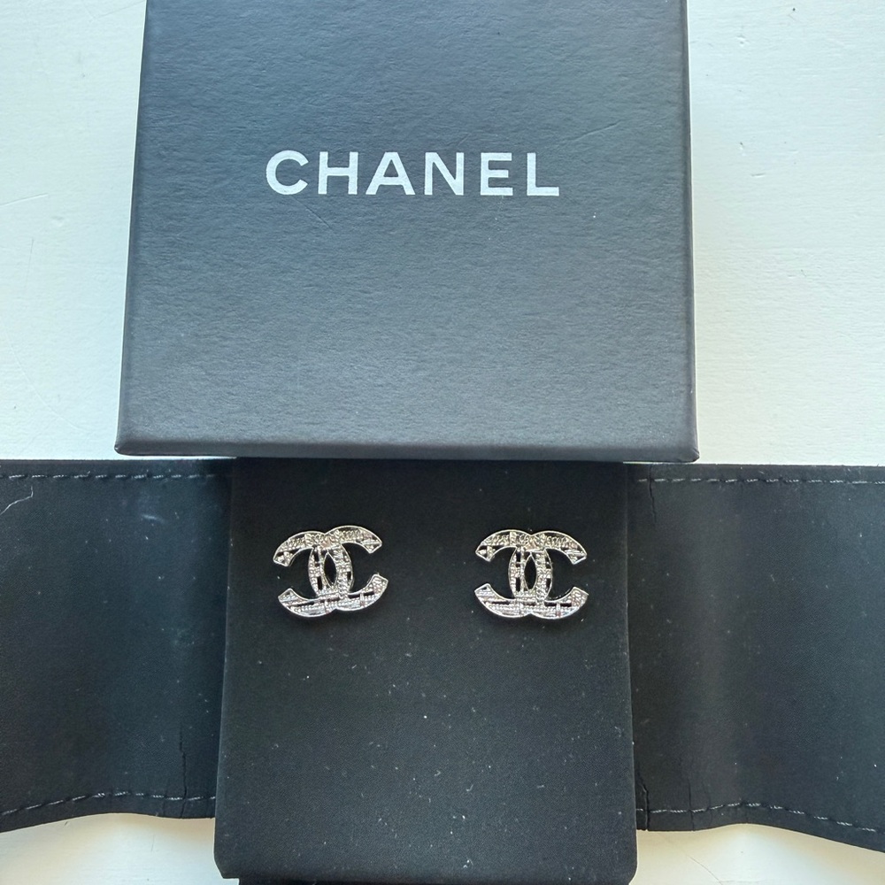 Chanel Classic CC Textured Silver Tone Stud Earrings With Box | Worn Twice - Picture 13 of 13